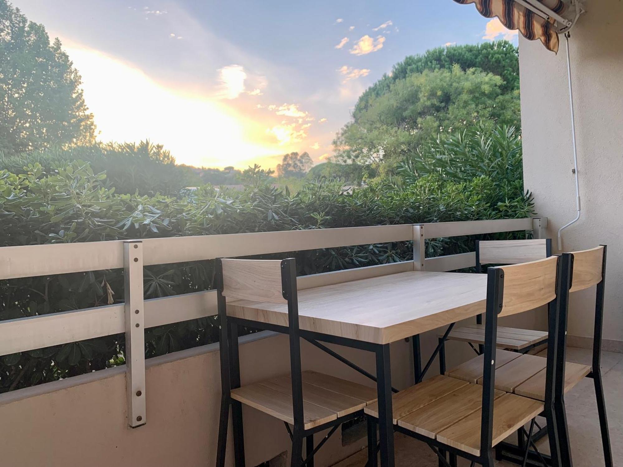 Grand Studio Standing Avec Terrasse Et Parking Sainte-Maxime Kültér fotó
